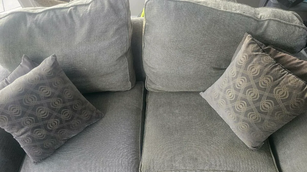 2 seater Couch - Image 2