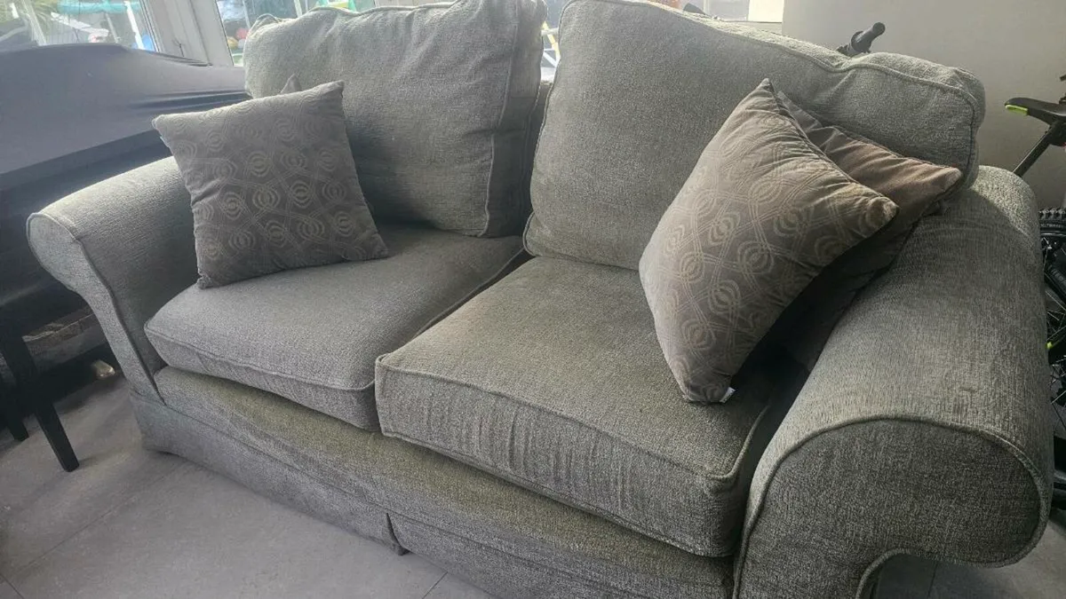 2 seater Couch - Image 3