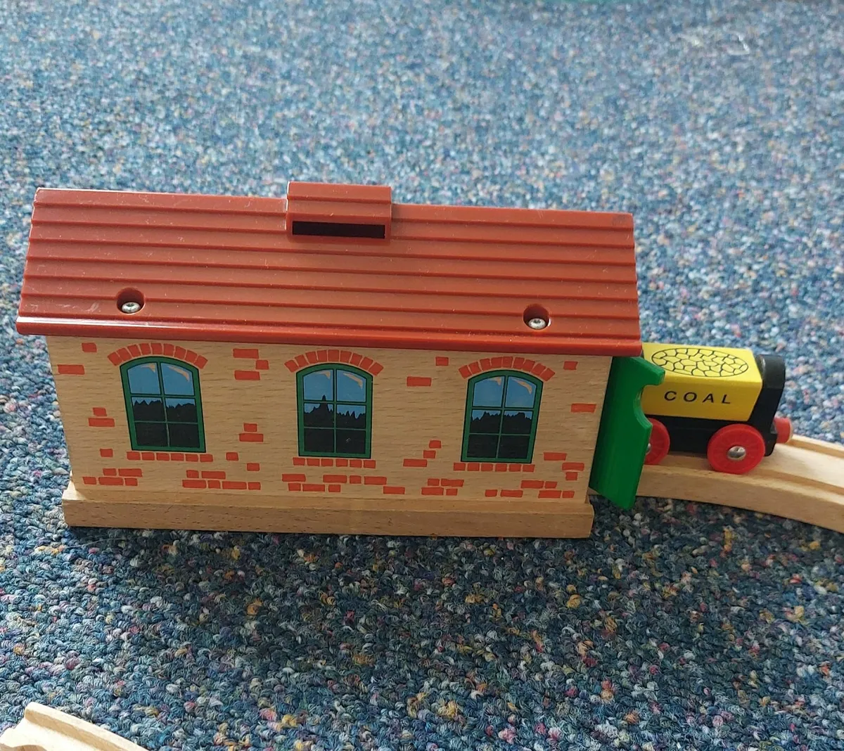 Brio Wooden Train Tracks and Shed - Image 4