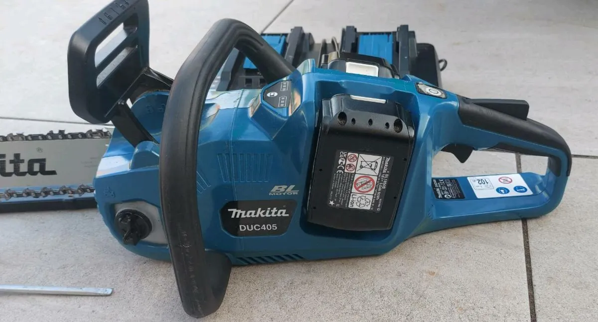 Makita Cordless Chainsaw  DUC405 18v Complete - Image 1