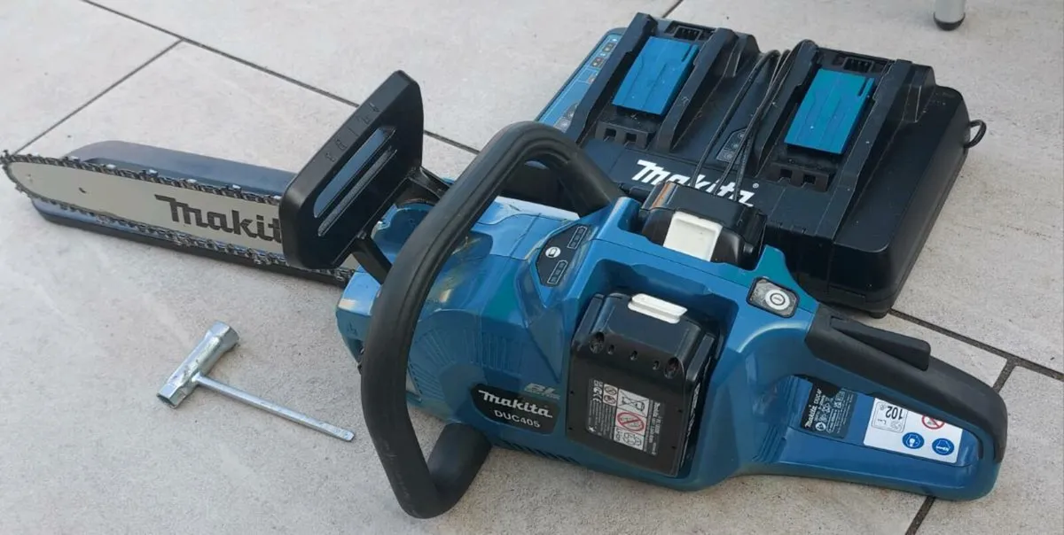 Makita Cordless Chainsaw  DUC405 18v Complete - Image 2