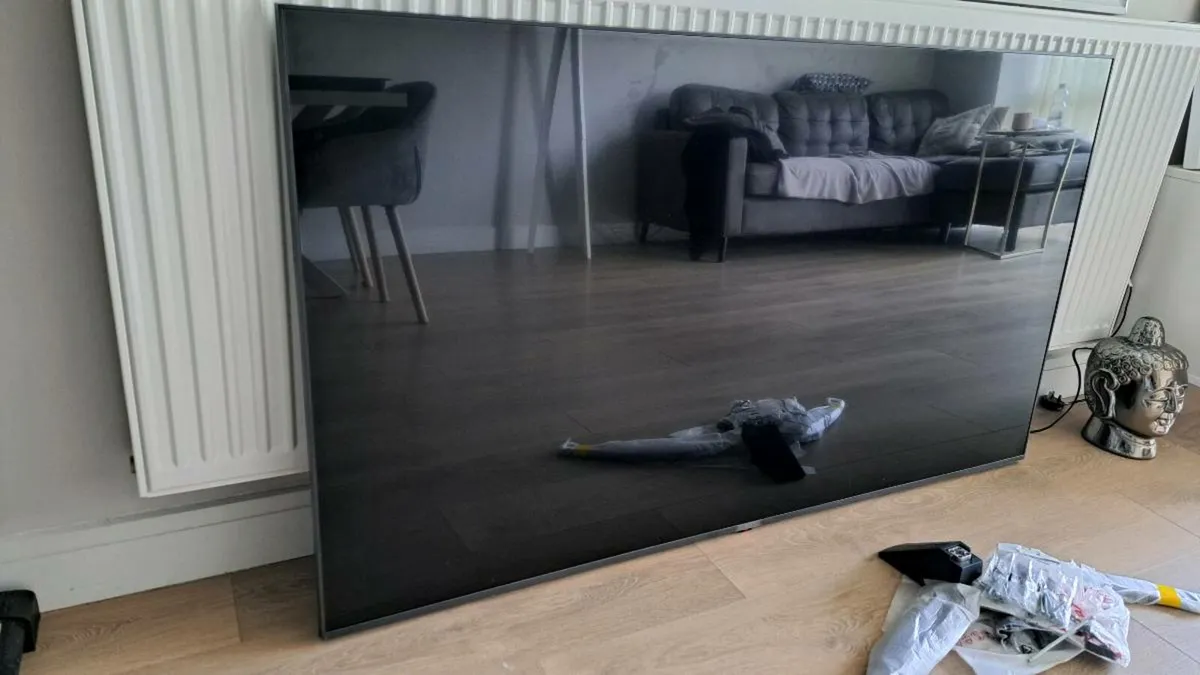 Smart TV LG LED UQ81 65'' 4K - Image 2