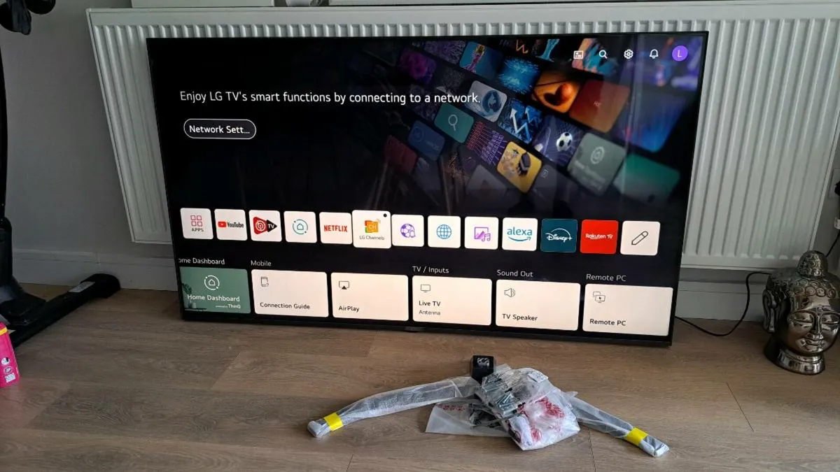 Smart TV LG LED UQ81 65'' 4K - Image 1