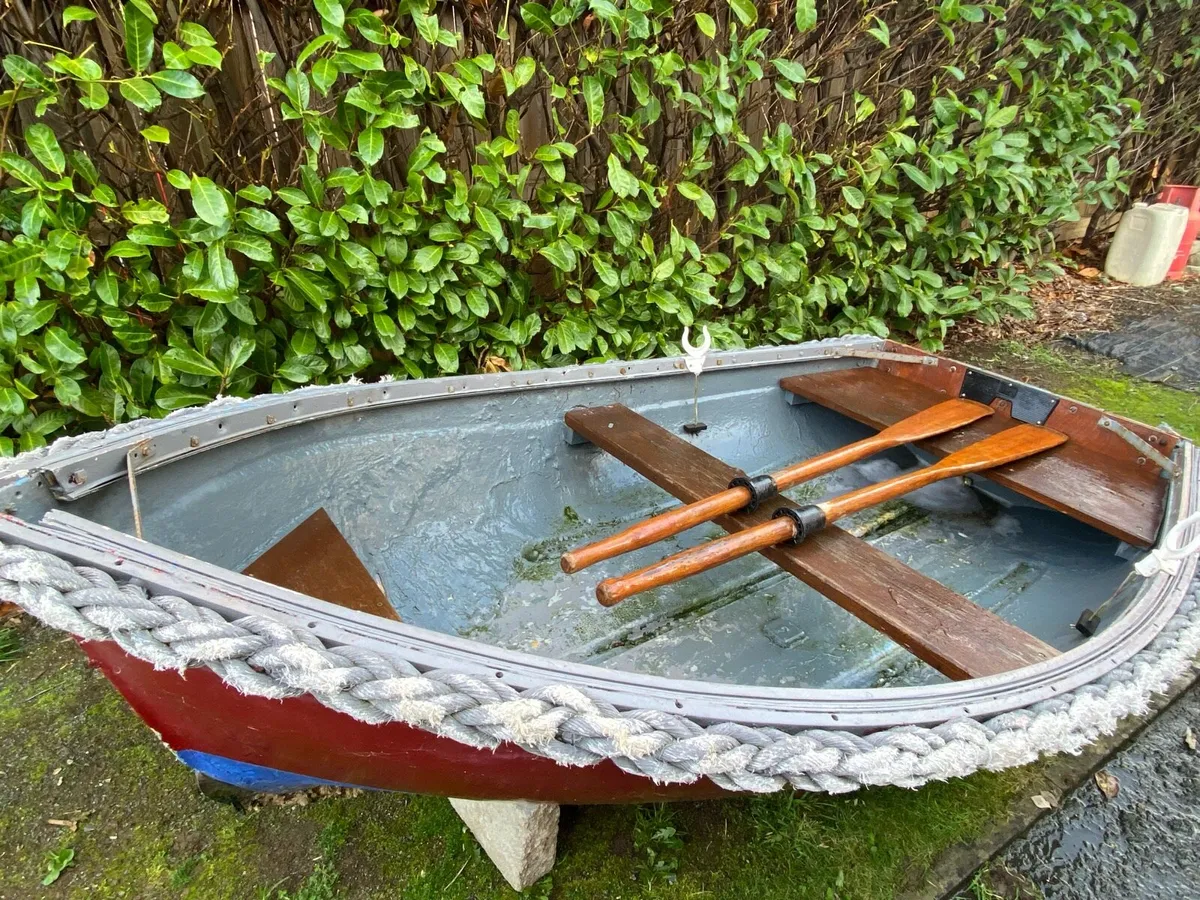 Rowing boat, punt, dinghy - Image 1
