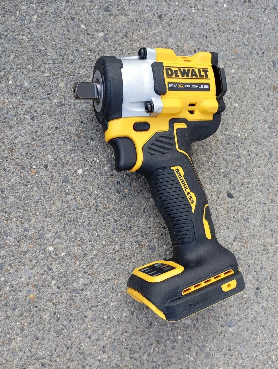 DeWalt Impact Wrench and Battery - Image 2