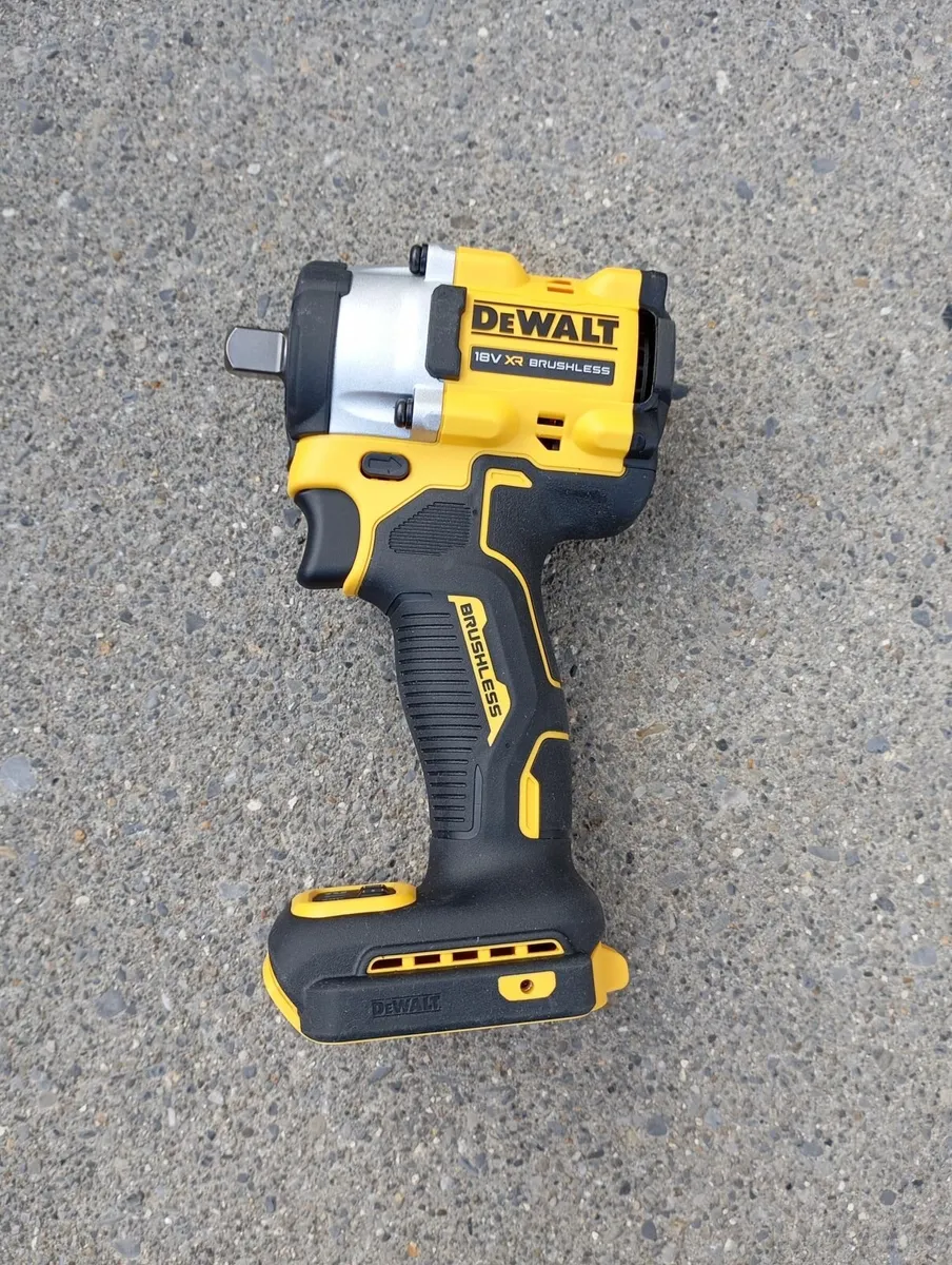 DeWalt Impact Wrench and Battery - Image 3