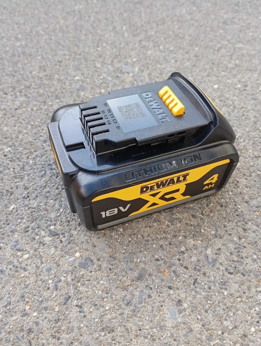 DeWalt Impact Wrench and Battery - Image 4