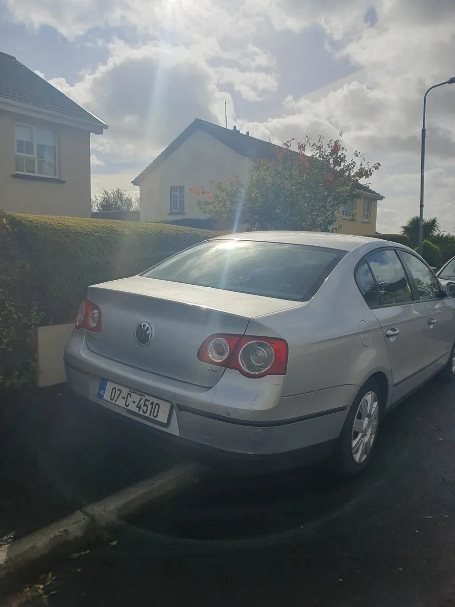 Volkswagen Passat 2007 - Image 2