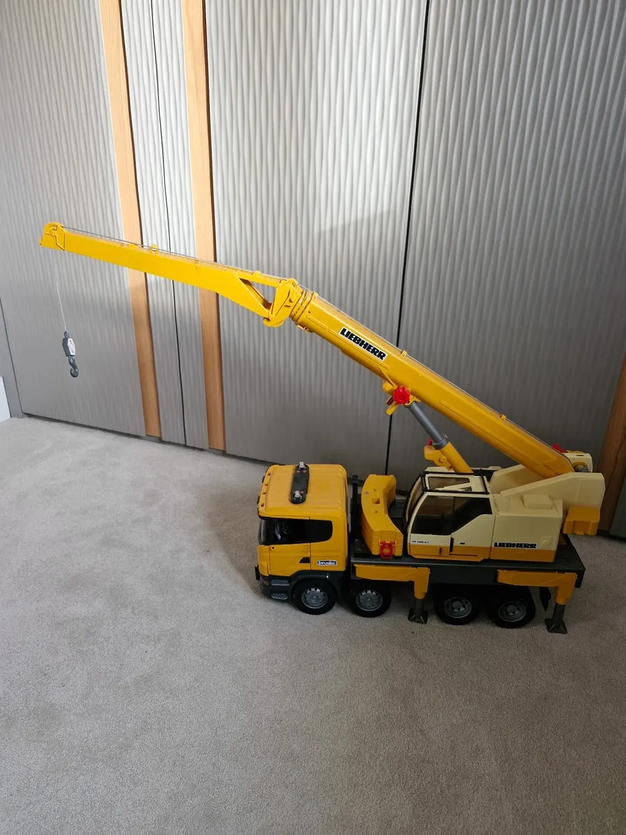 FREE toy crane - Image 1
