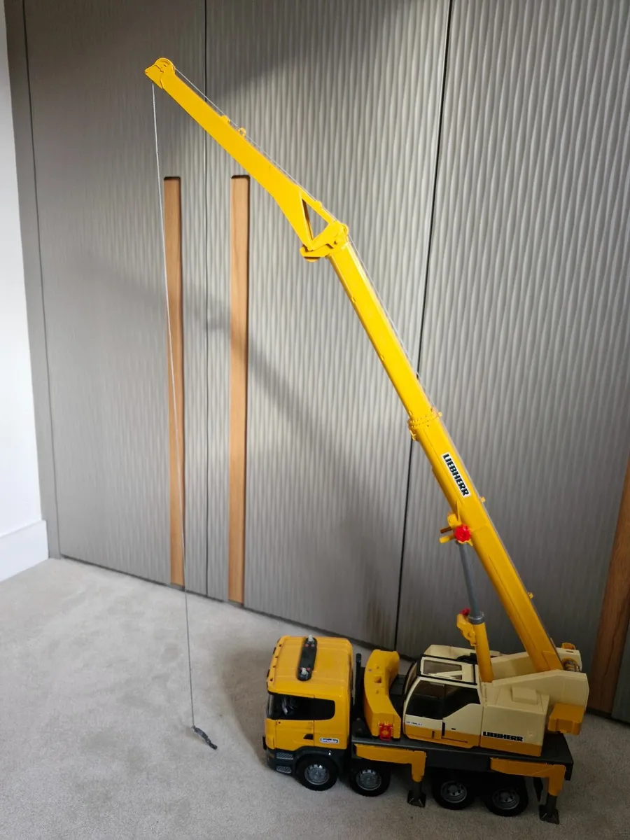 FREE toy crane - Image 2