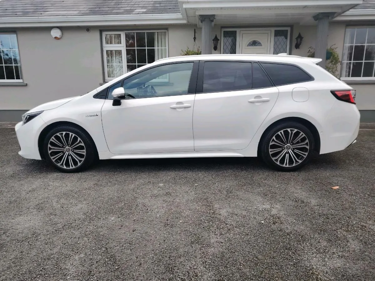 Toyota Corolla Hybrid Sport Design - Image 3