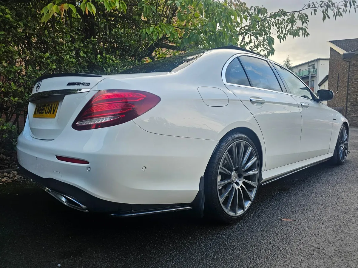 Mercedes-Benz AMG 2017 - Image 2