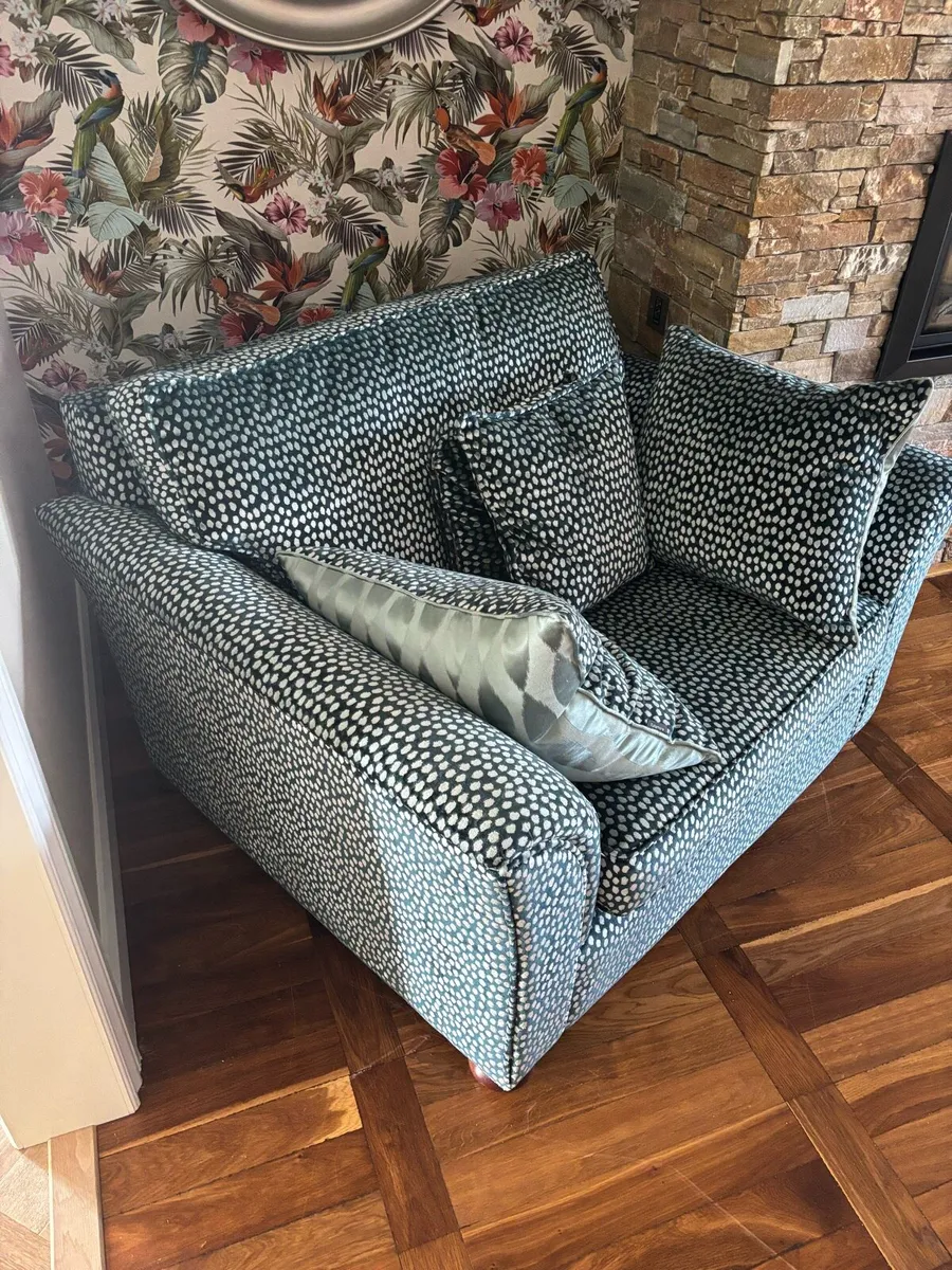 Sitting room chair - Image 3