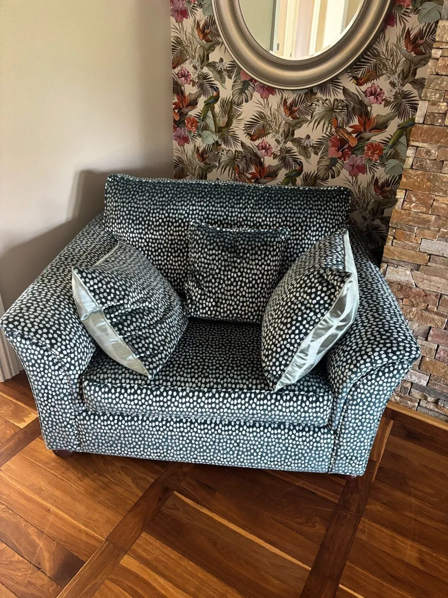 Sitting room chair - Image 4