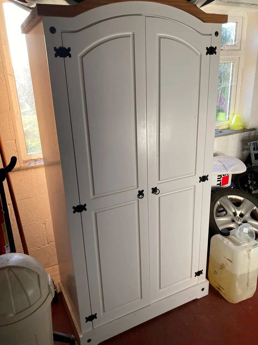 Bedroom furniture - Image 1