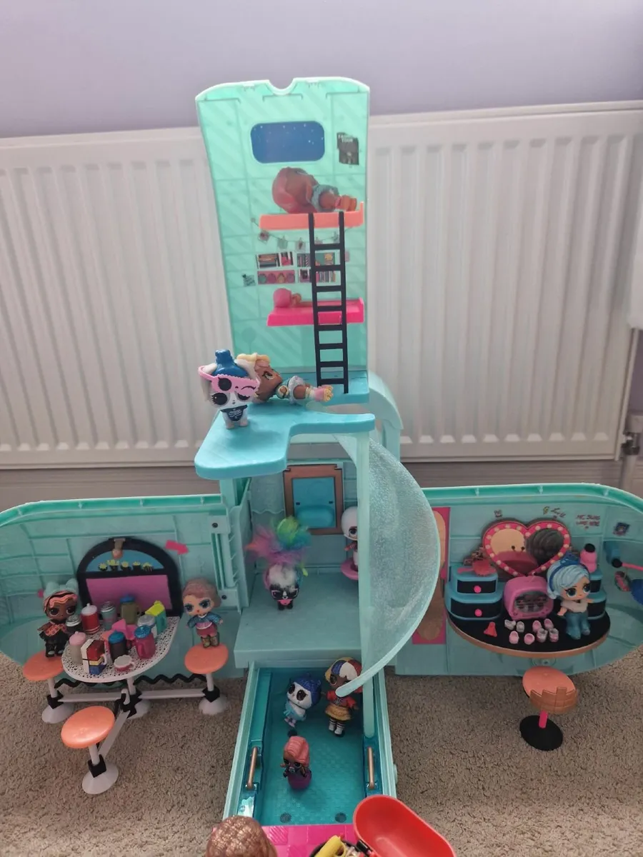 LOL campervan, dolls & accessories - Image 1