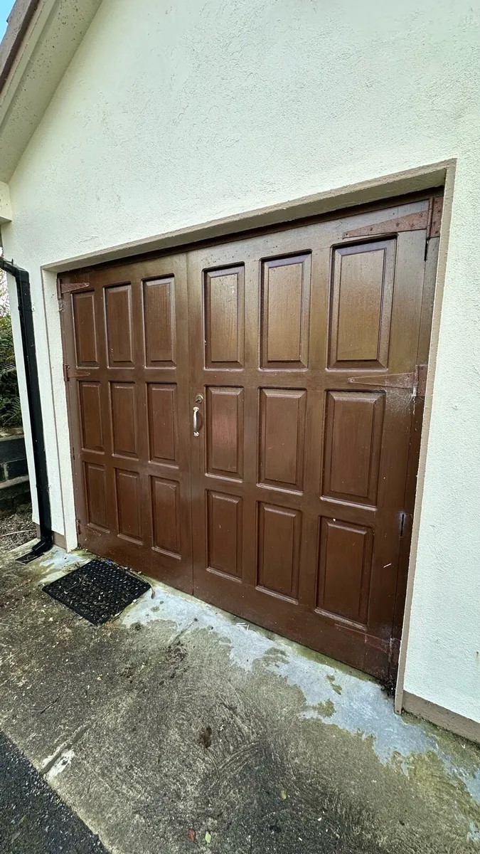 Garage door - Image 2