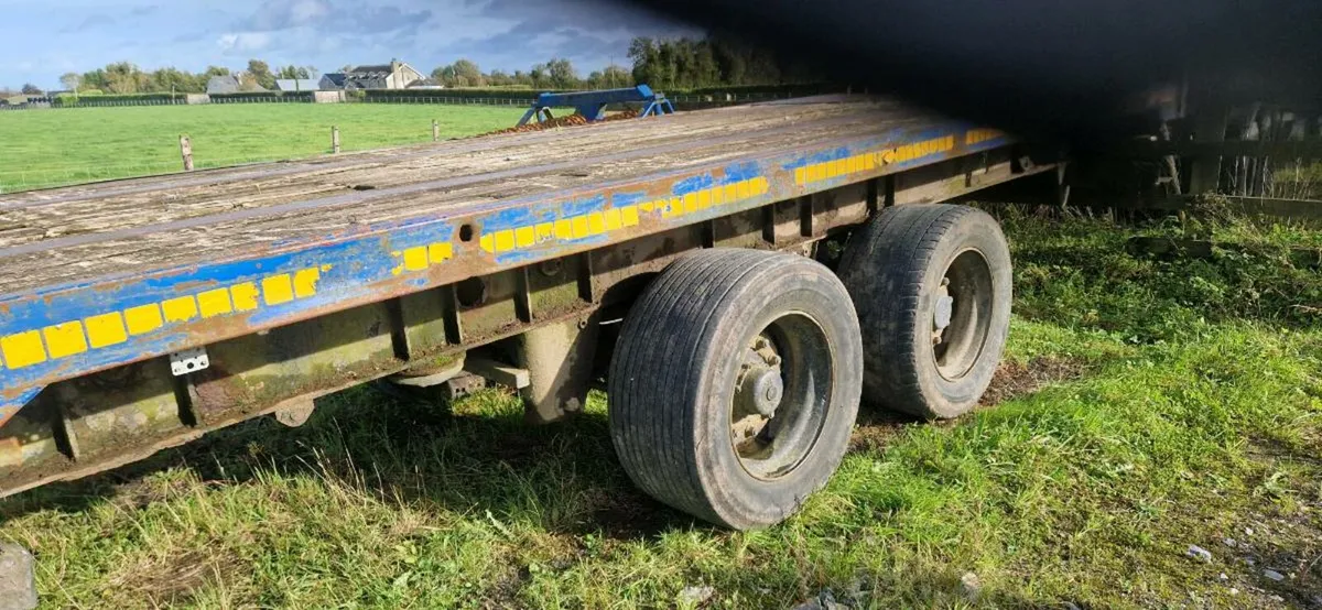 Bale trailer - Image 1