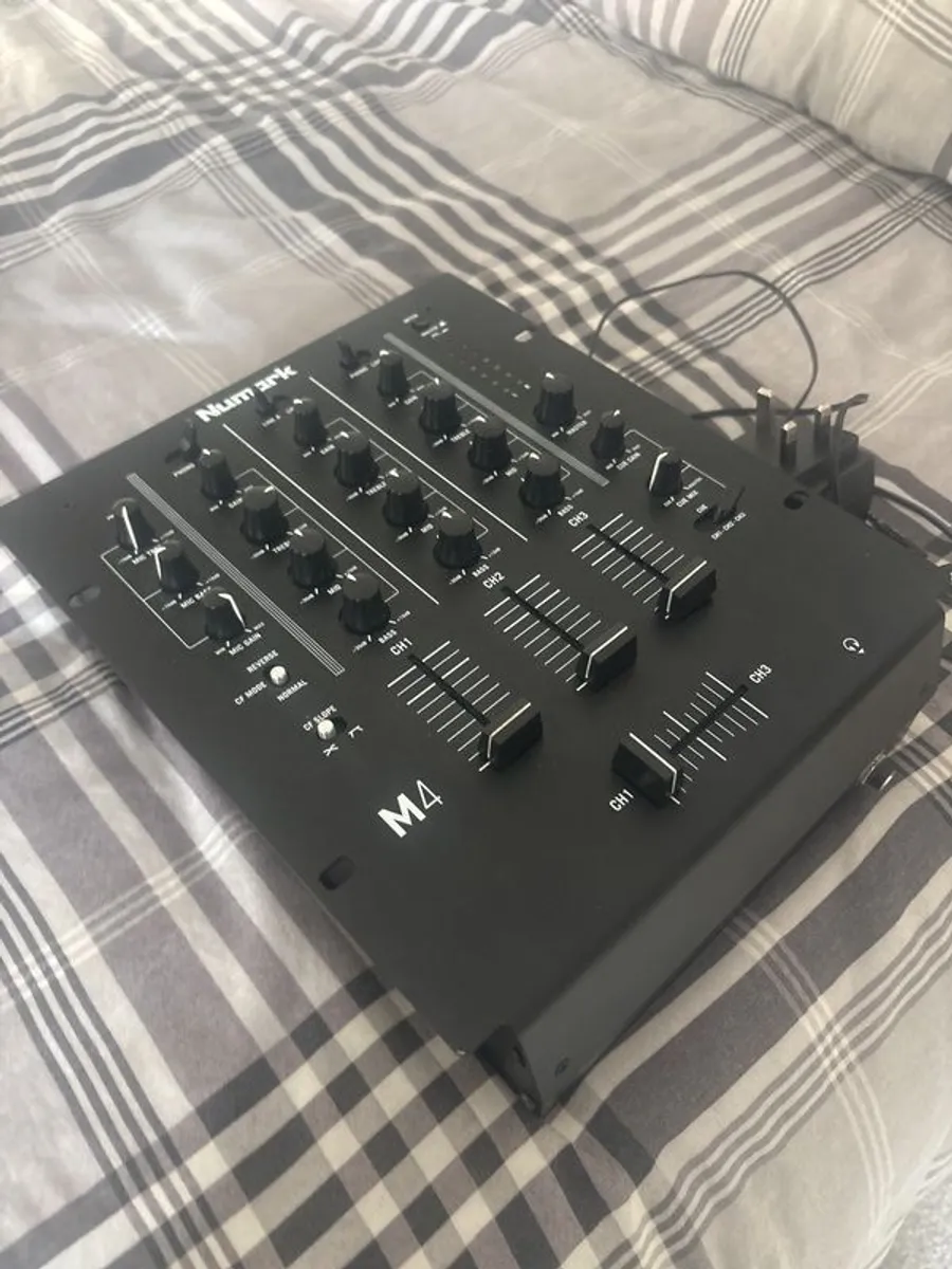 numark 3 channel mixer - Image 3