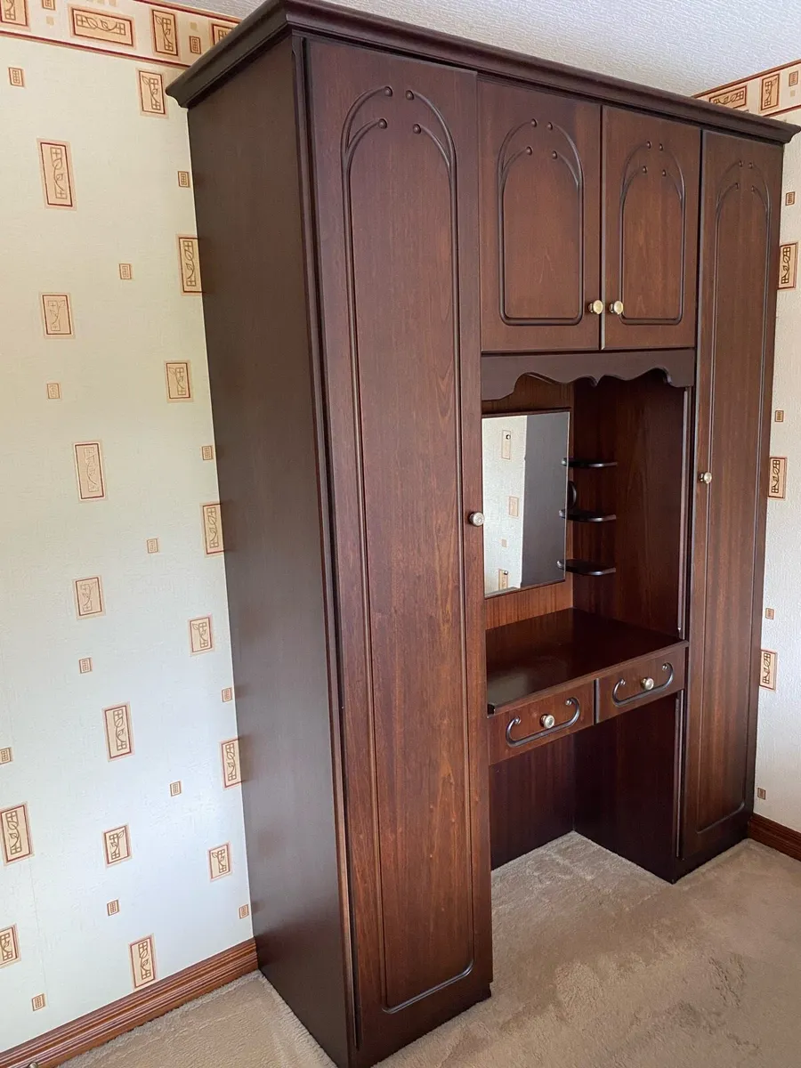 Wardrobe and headboard with lockers - Image 1