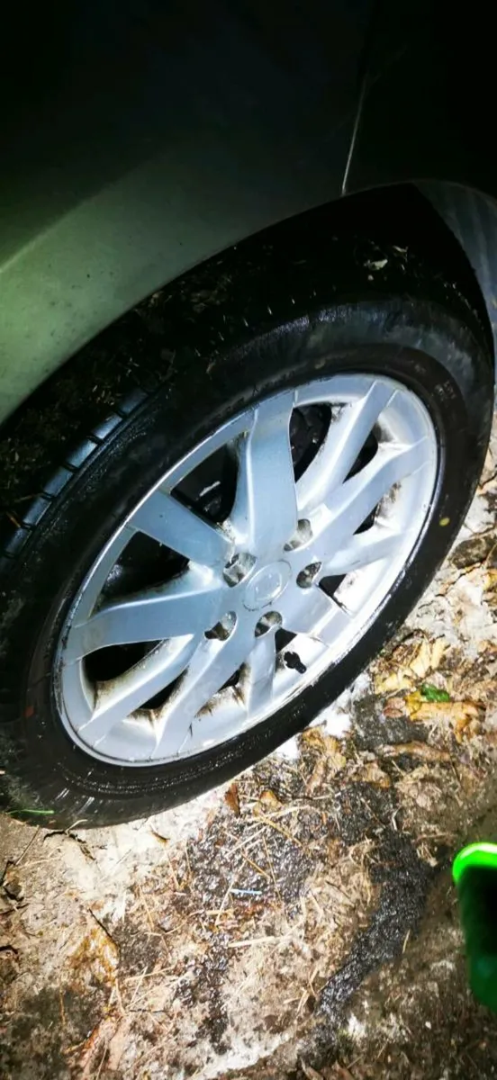 4 alloy wheels. On good tyres - Image 1