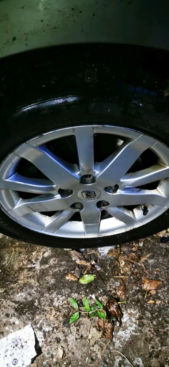 4 alloy wheels. On good tyres - Image 2