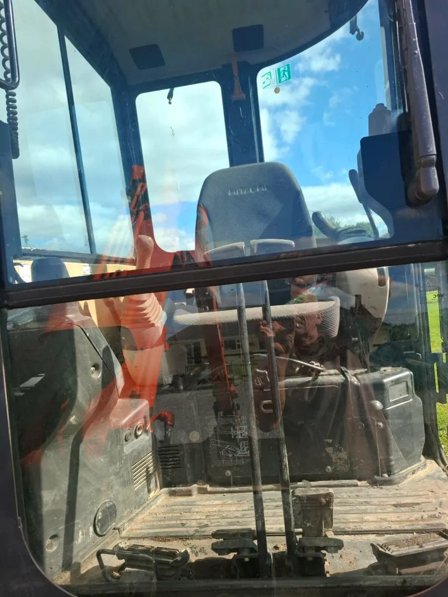 Hitachi zaxis 65usb - Image 3
