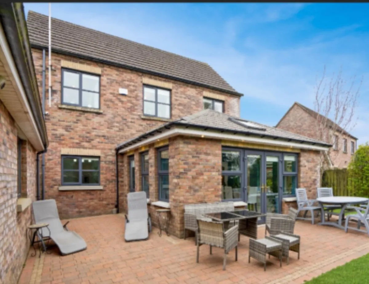 Garden furniture - Image 1