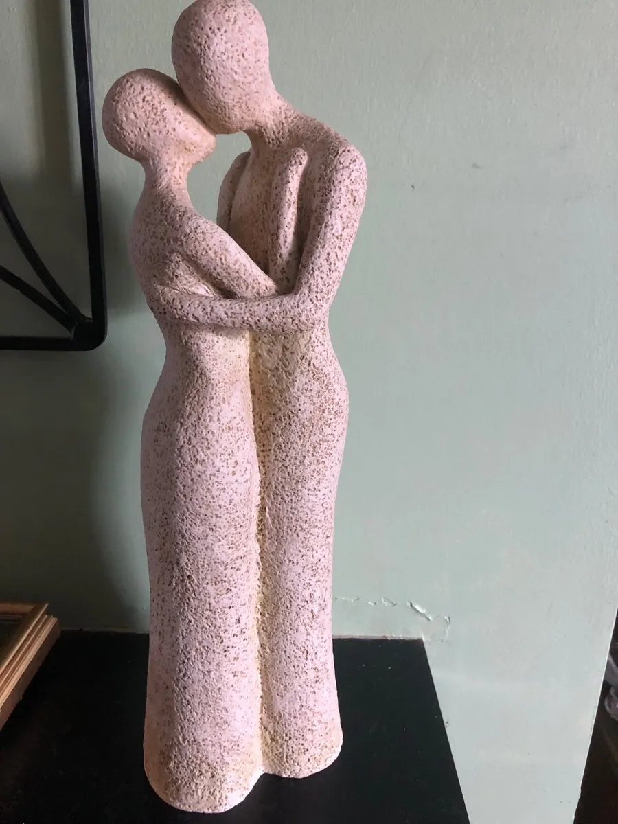 Statue - Love Embrace - Image 1