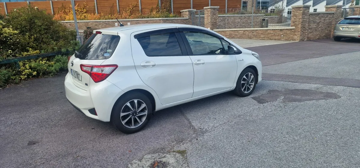 Car - Image 3