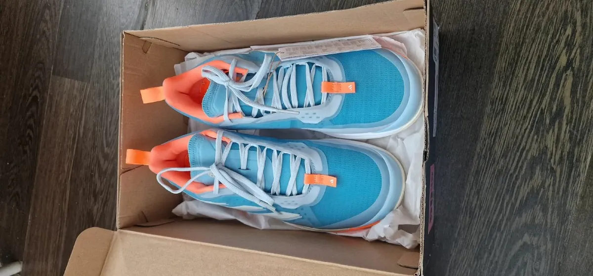 New Adidas Avacourt Tennis Trainers Size 7.5 UK - Image 4
