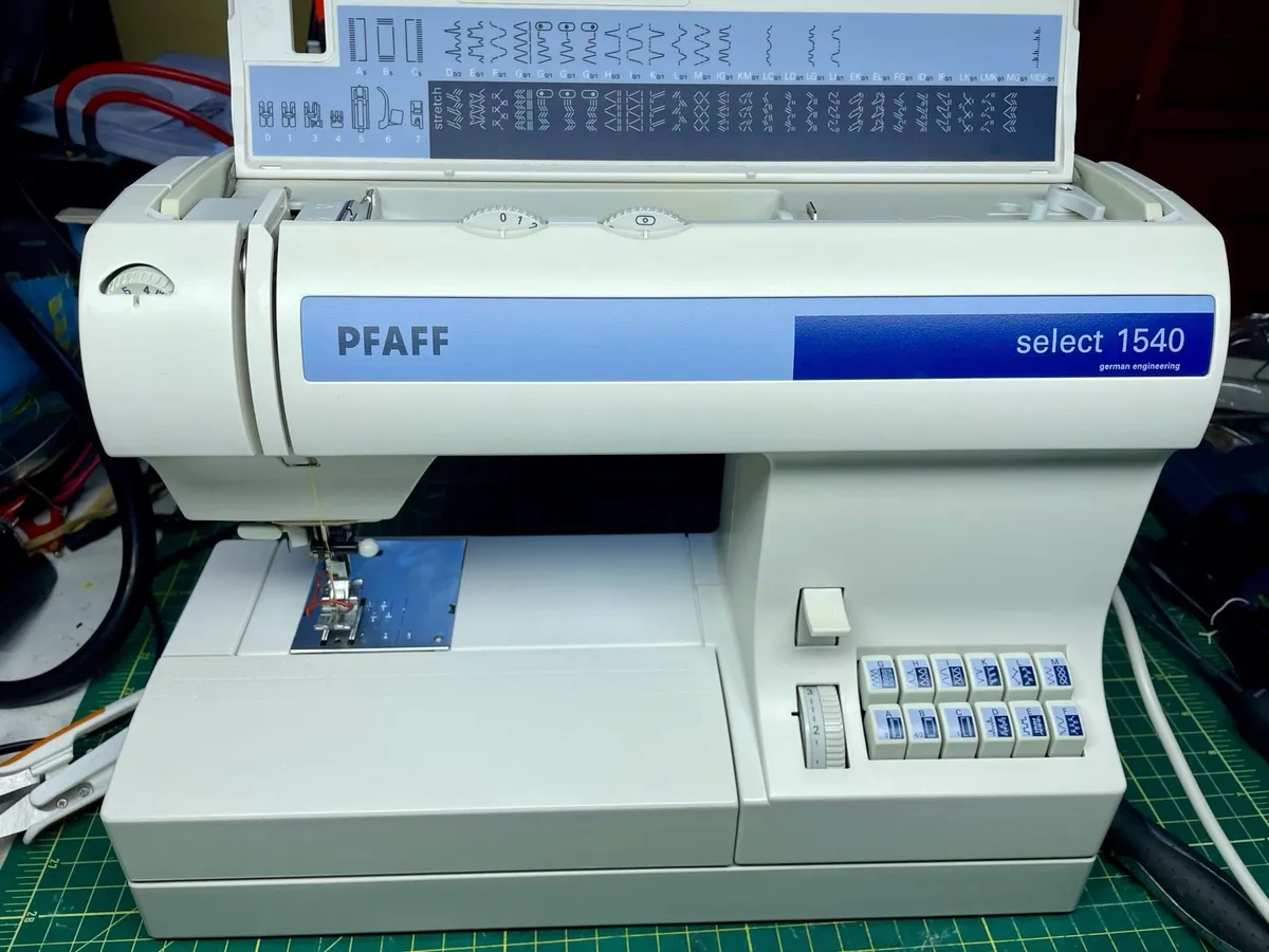 PFAFF 1540 Sewing machine (with IDT) - Just Servic - Image 1