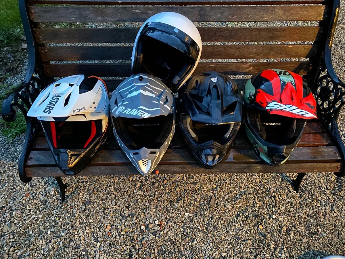 Dirt bike helmets and body protection - Image 3
