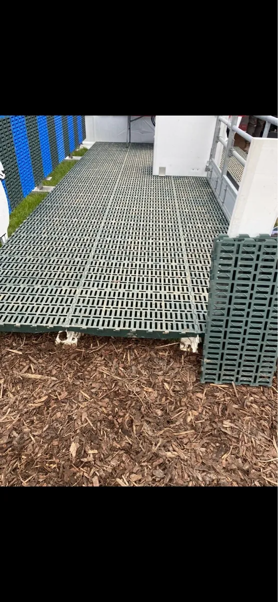 Plastic Sheep slats - Image 3