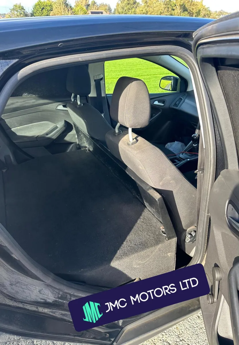 Ford Focus 2018 Cvrt 9/2026 - Image 4