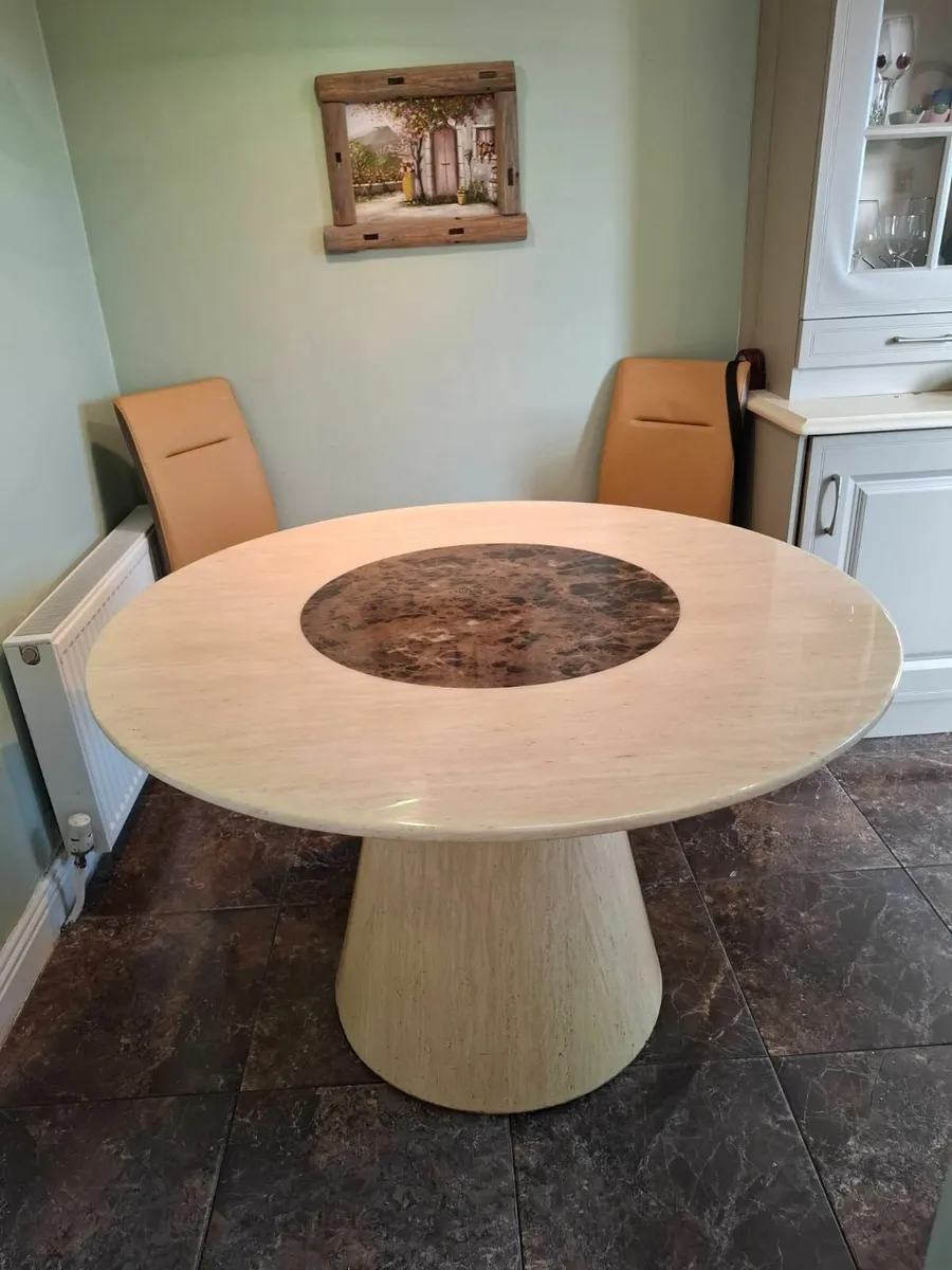Kitchen table - Image 1