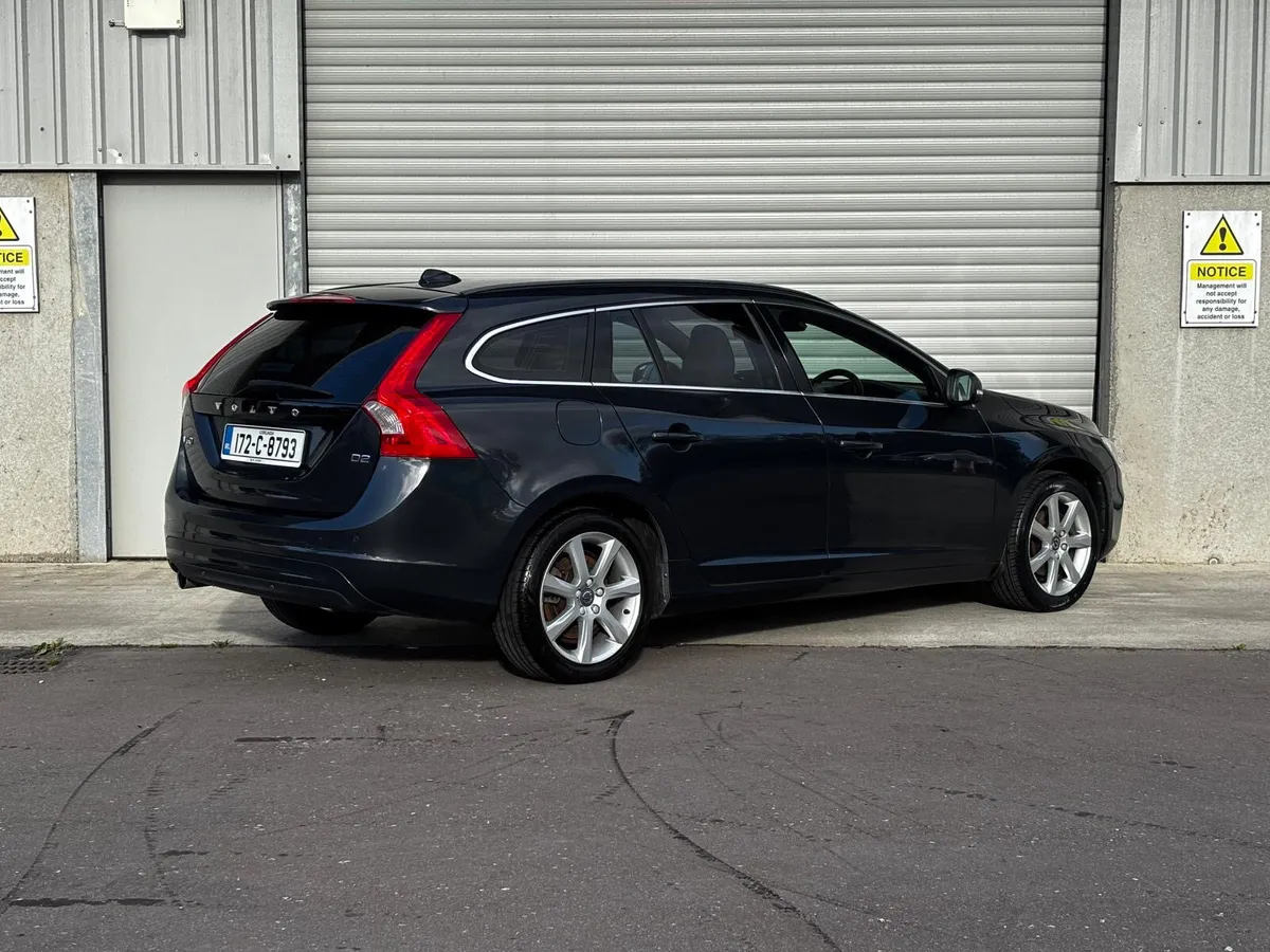 2017 Volvo V60 2.0 D2 SE Nav - Image 4