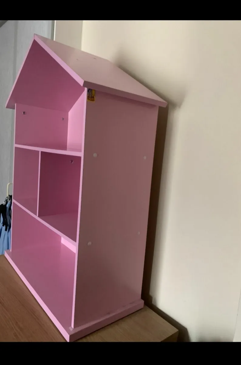 Pink house shelf - Image 4