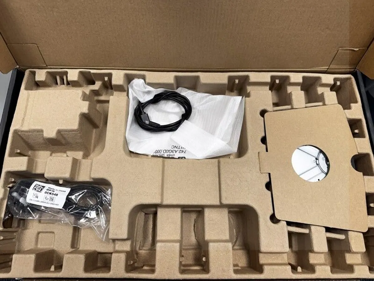 Dell UltraSharp 27" USB-C Hub Monitor - Image 4
