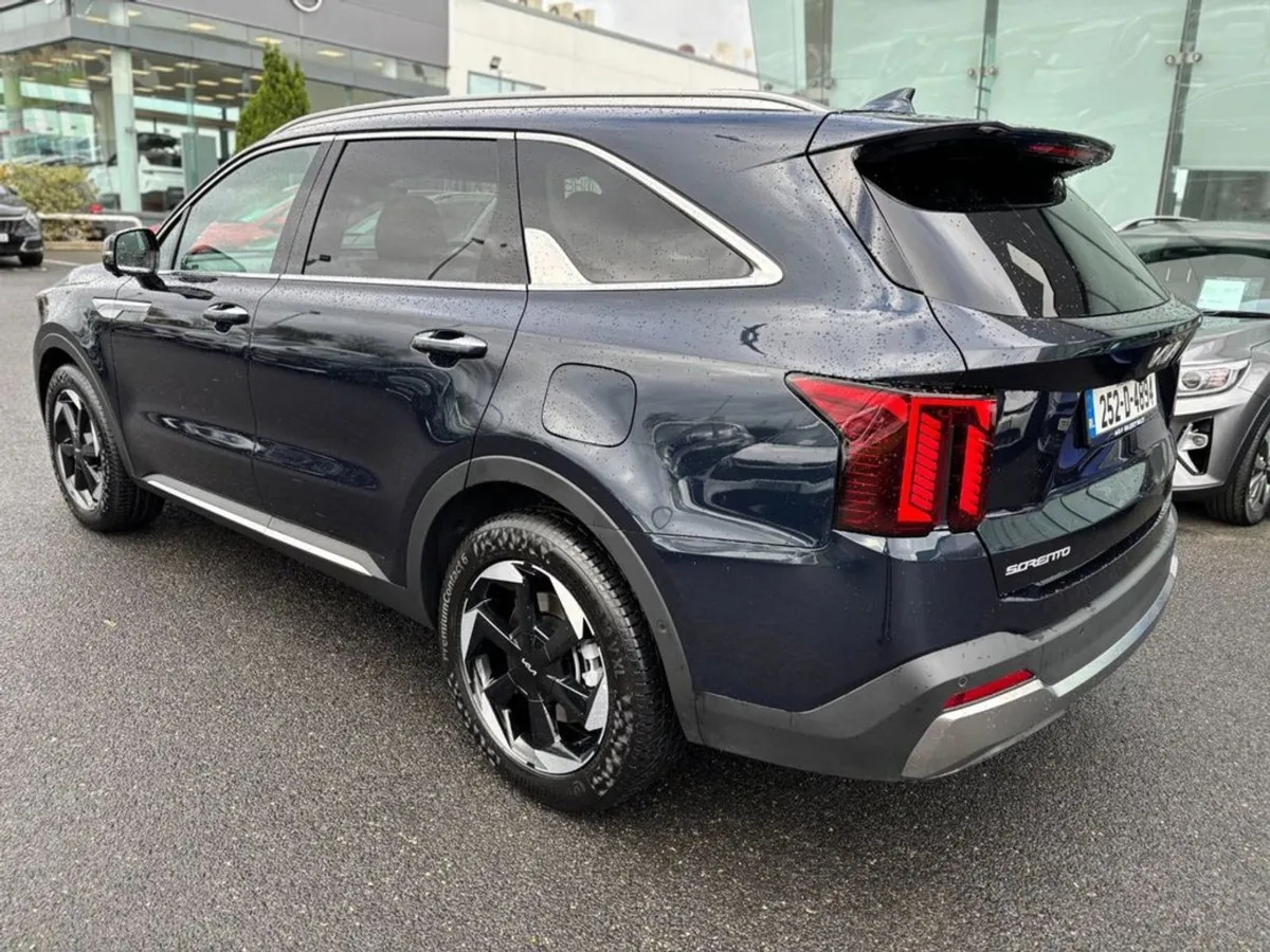 Kia Sorento 1.6 Plug in Hybrid SEM ( 7 Seats ) - Image 3