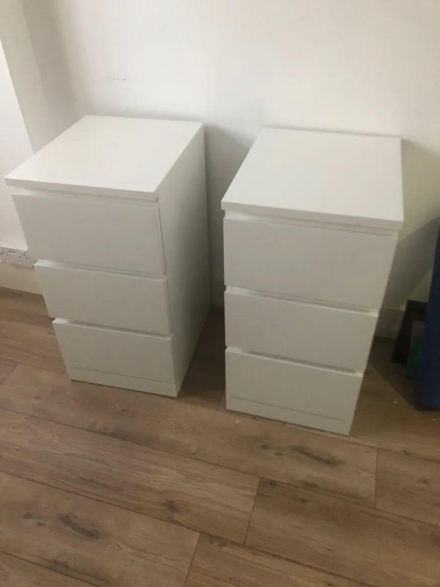 Two Chests of 3 drawers - Image 1