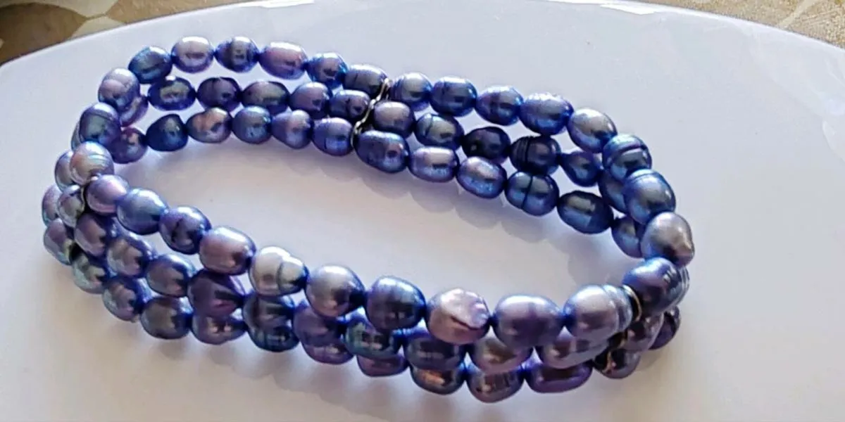 3 strand blue pearl bracelet - Image 1