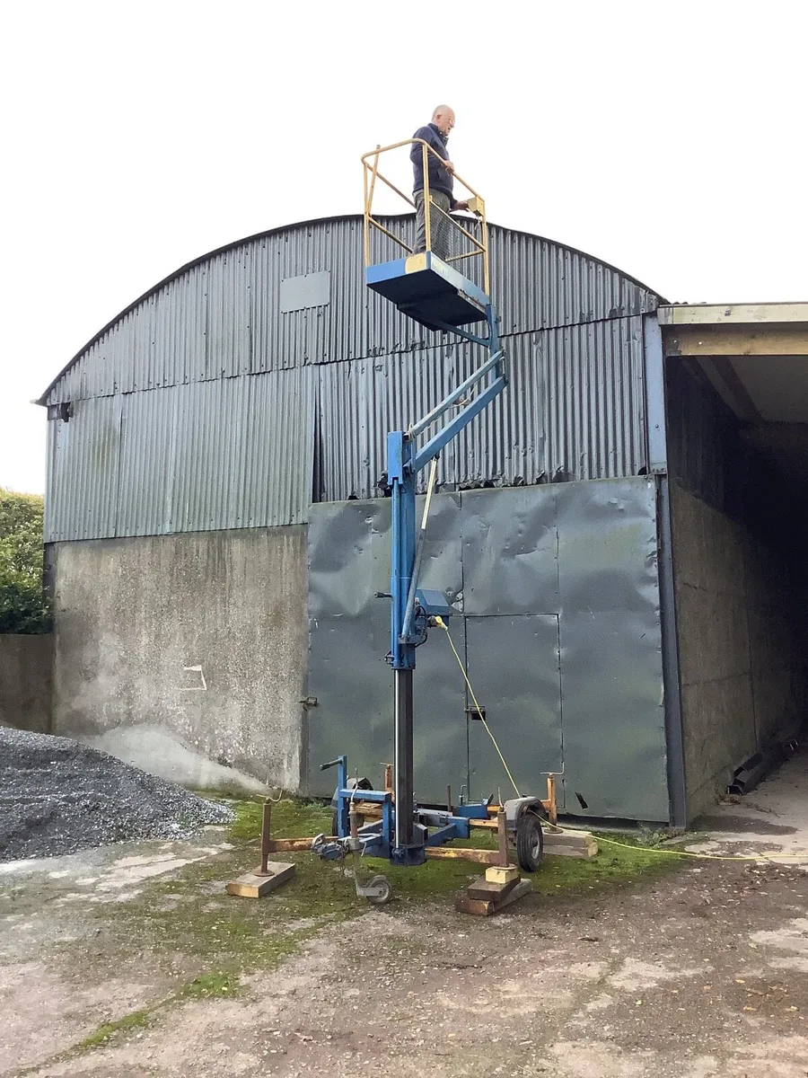 Cherry picker - Image 1
