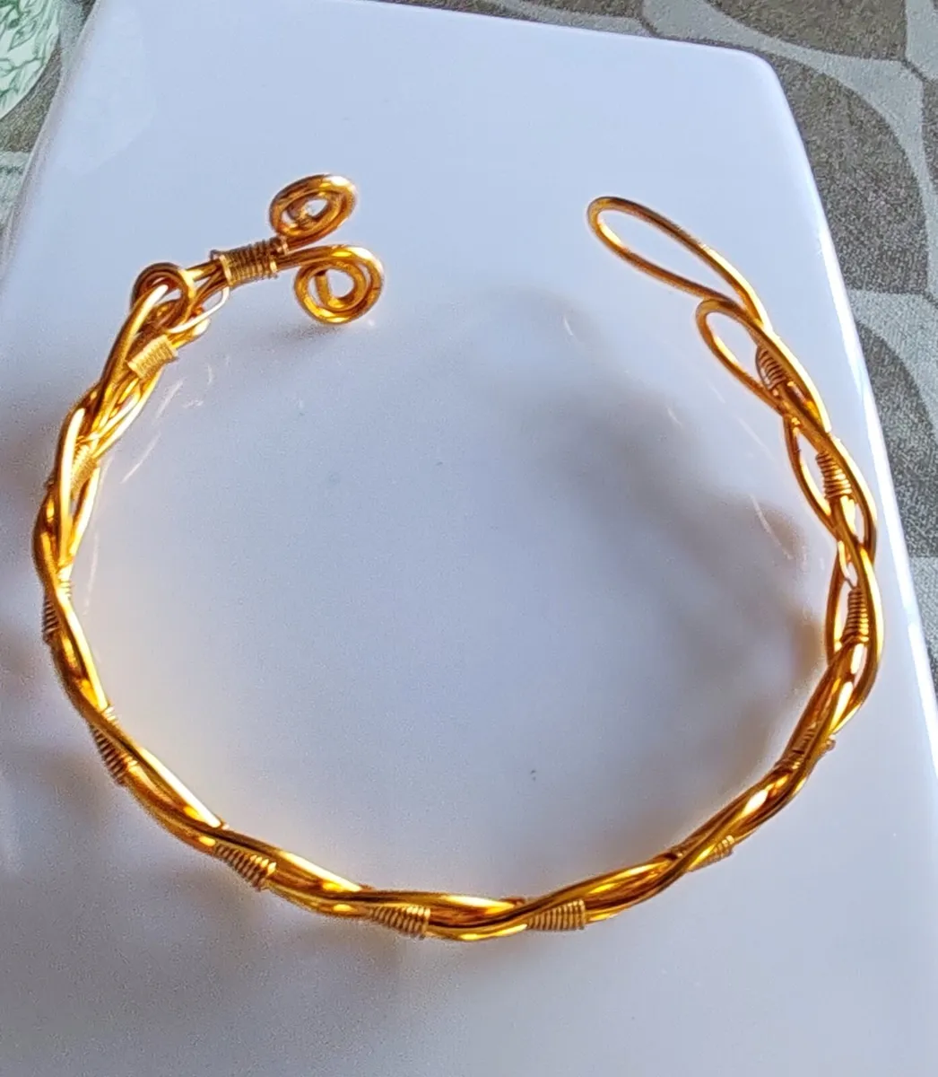 Celtic design goldtone bangle - Image 1