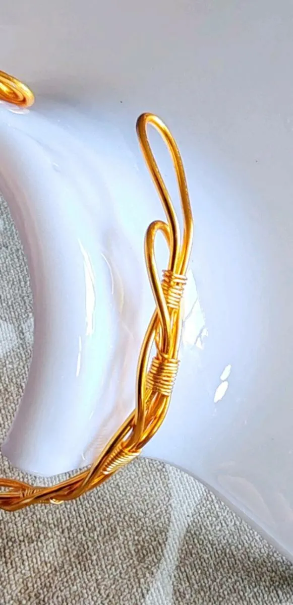 Celtic design goldtone bangle - Image 4