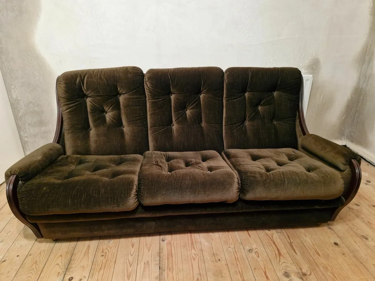 A couch and 2 arm chairs - Image 3