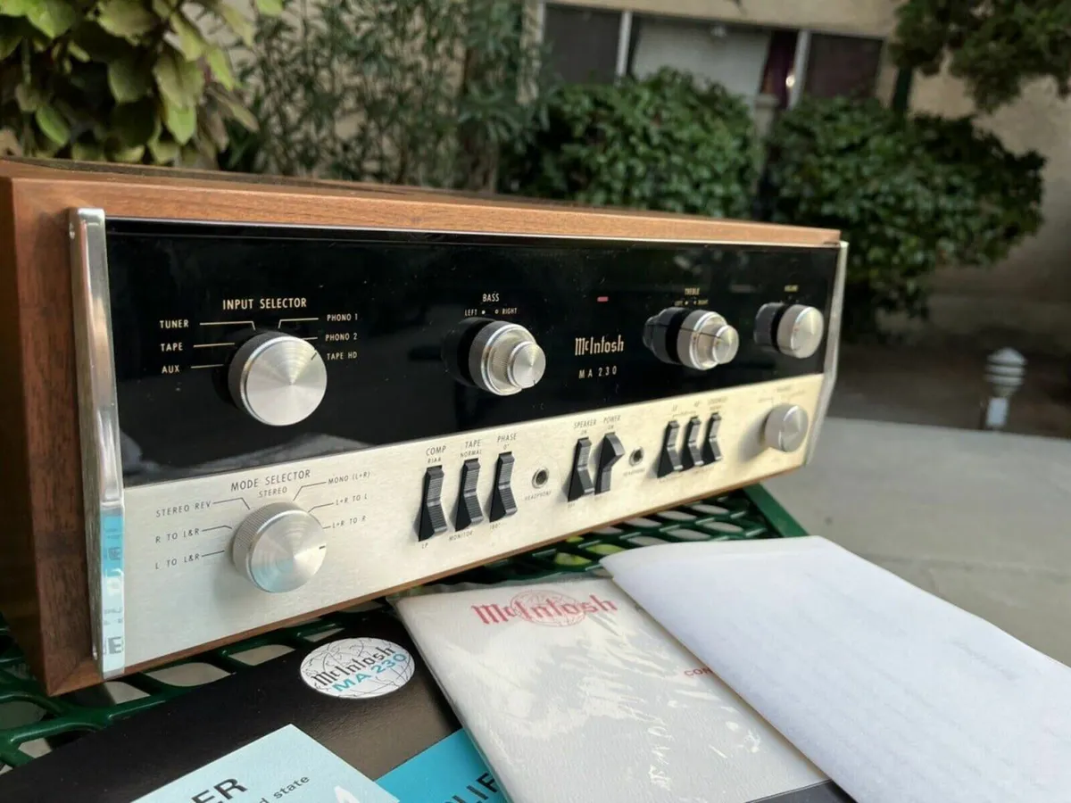 McIntosh MA230 stereo integrated amplifier - Image 2