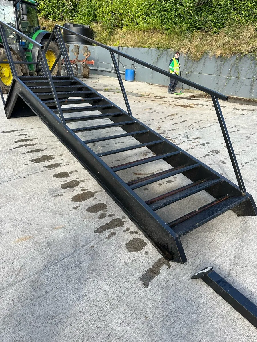 Steal stairs with platform 3m high 1.2m wide - Image 4