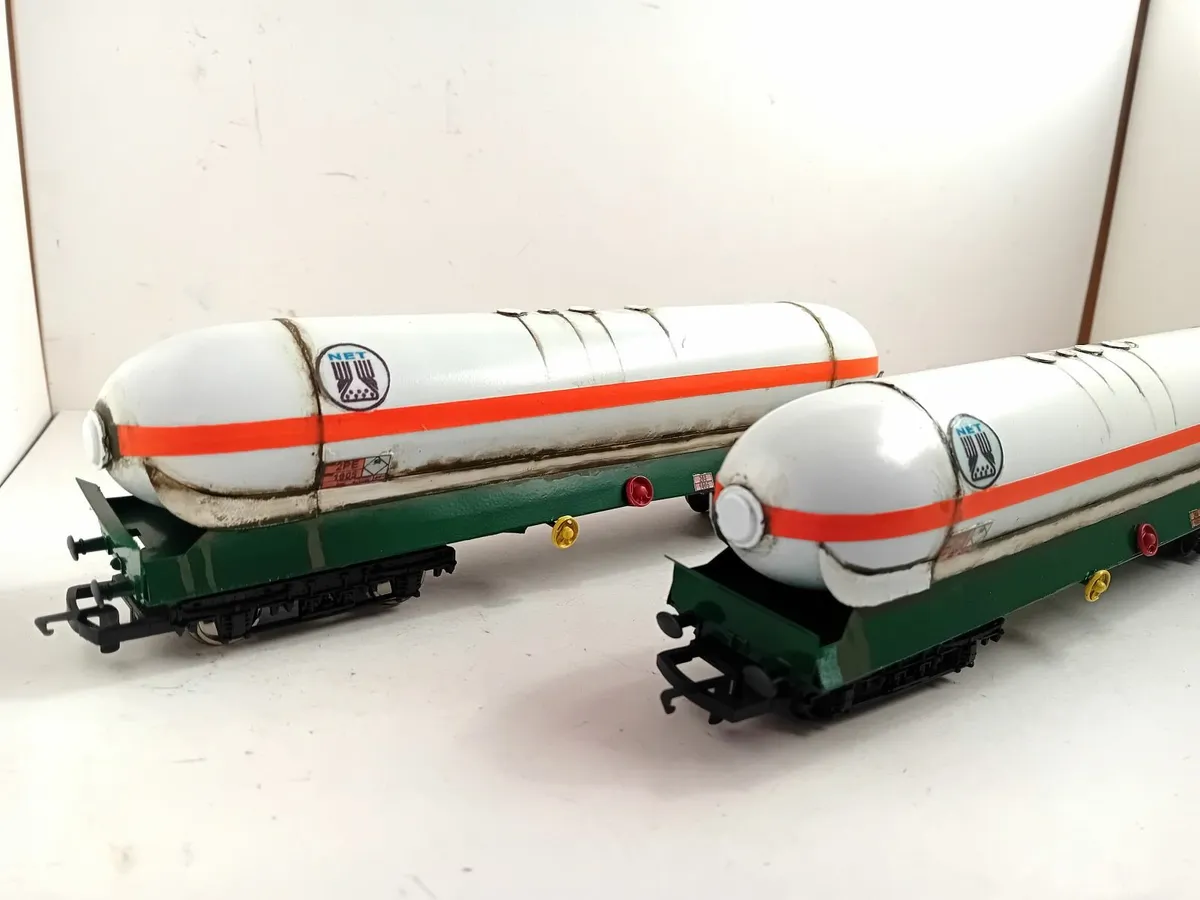 MODEL RAILWAY    IRISH   AMMONIA  TANKERS - Image 1