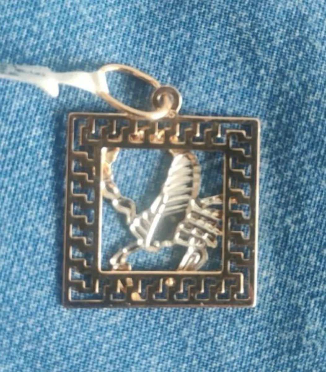 Gold Scorpion sign - Image 4